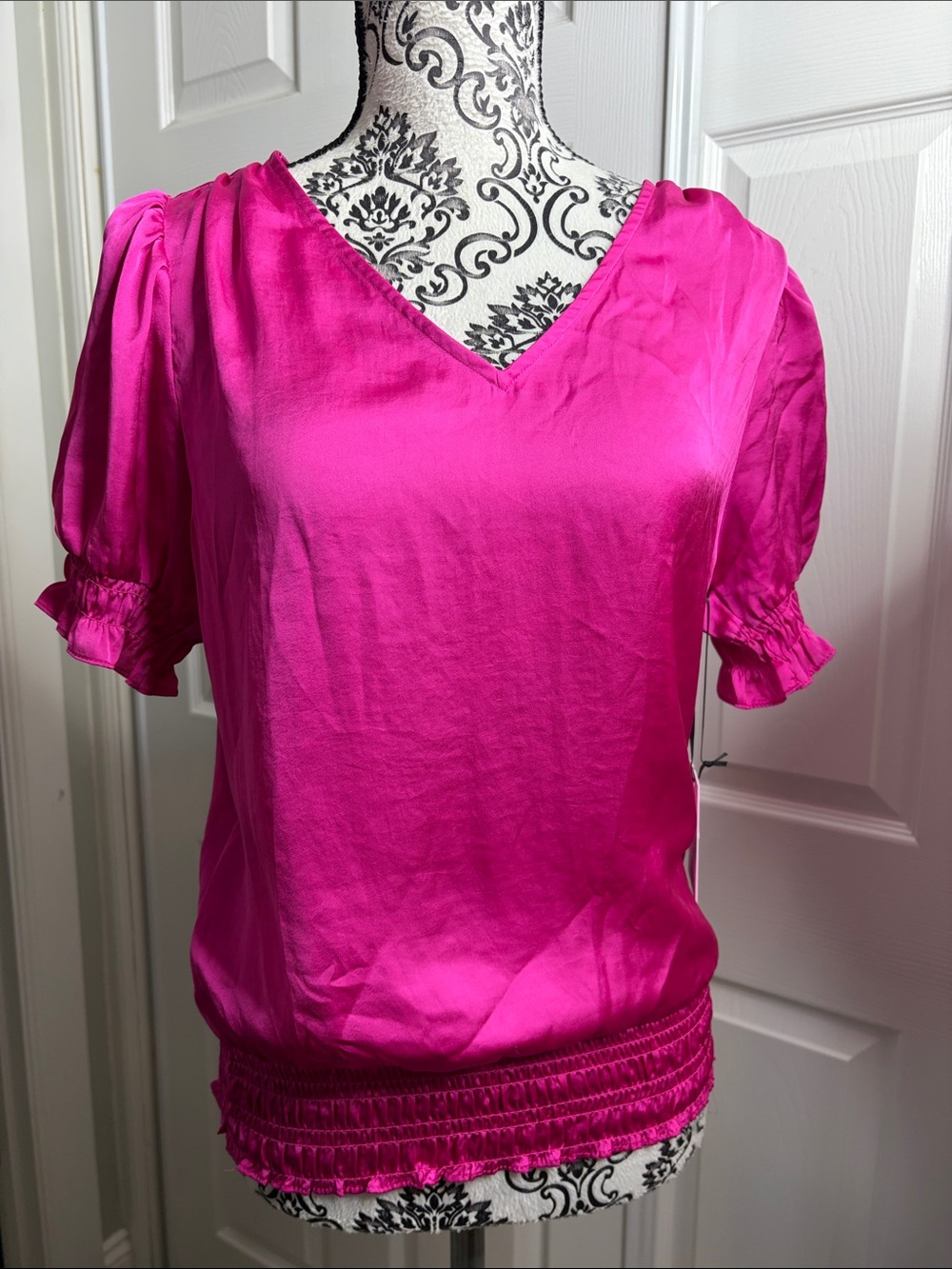 1. State Women's V-Neck Short Sleeve Blouse in Hot Pink S NWT